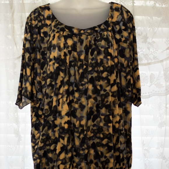 Flattering Blouse - Picture 5 of 8